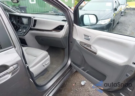 2018 Toyota Sienna Xle 8 Passenger z USA, uszkodzony, nr VIN 5TDYZ3DC8JS916681